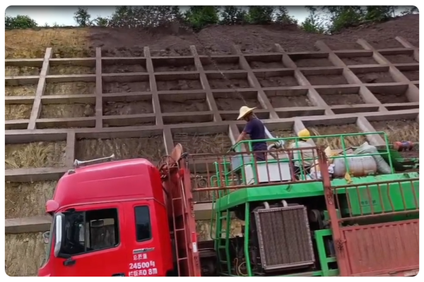 景绣生态：框格梁与客土喷播机协同的边坡绿化施工工艺