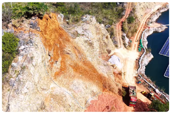 景绣生态罗定工程硬岩坡面客土喷播有序推进