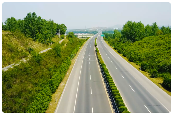 纤维骨架技术破解边坡修复难题 —— 景绣生态打造公路绿化标杆工程
