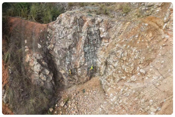 景绣生态纤维骨架团粒结构技术：破解罗定近万㎡高陡边坡修复难题