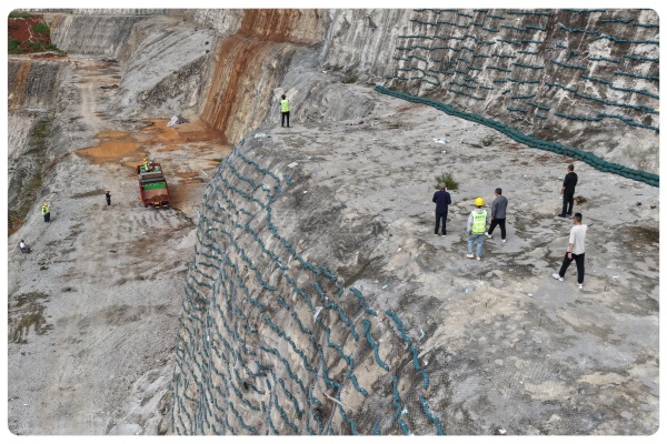 坡脚植生槽种植技术：景绣生态为白鹤滩旱谷地筑牢 “绿色防线”