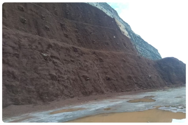 高次团粒喷播绿化：景绣生态为白鹤滩旱谷地复刻 “自然土壤密码”